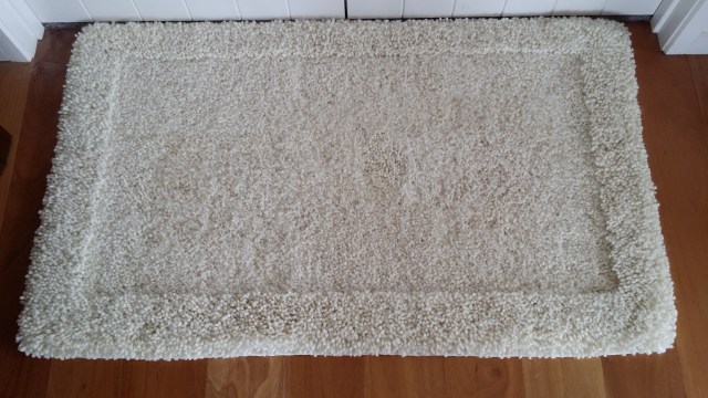 Hand knotted alpaca fibre mat 110cm x 70cm